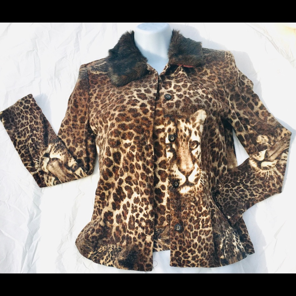 Sweater, size 6 petite, Animal Print, faux fur.